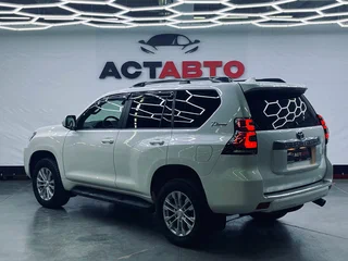 2022 Toyota Land Cruiser Prado 150 Series Рестайлинг 3, белый, 5650000 рублей, вид 4