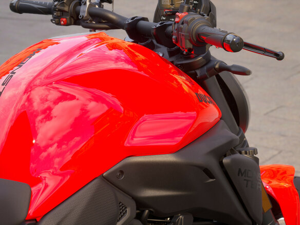 2026 Ducati Monster, красный, 1795000 рублей - вид 13