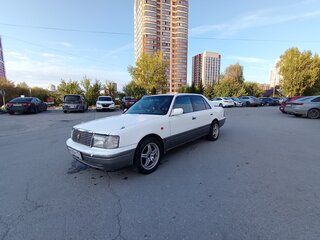 2000 Toyota Crown X (S150), белый, 430000 рублей, вид 2