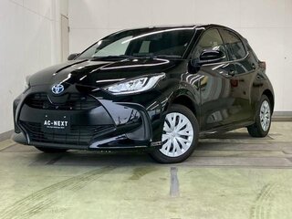 2023 Toyota Yaris IV, чёрный, 1341084 рублей, вид 1