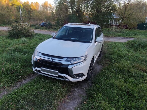 2022 Mitsubishi Outlander III Рестайлинг 3, белый, 2200000 рублей - вид 1