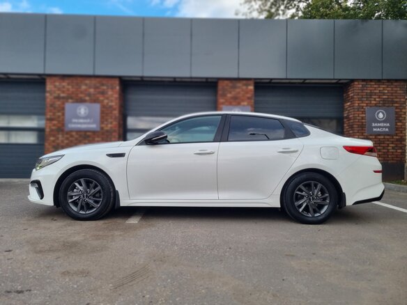 2020 Kia Optima IV Рестайлинг, белый - вид 2