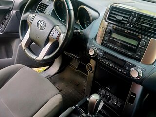 2013 Toyota Land Cruiser Prado 150 Series, чёрный, 2800000 рублей, вид 3