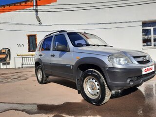 2010 Chevrolet Niva I Рестайлинг, серебристый, 530000 рублей, вид 3