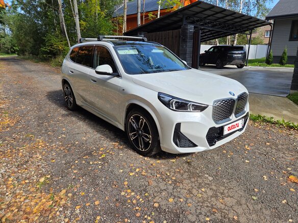 2023 BMW iX1 xDrive 30L, белый, 4700000 рублей - вид 3