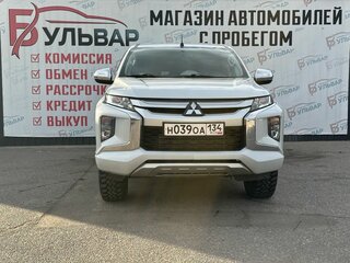 2019 Mitsubishi L200 V Рестайлинг, белый, 2156000 рублей, вид 2
