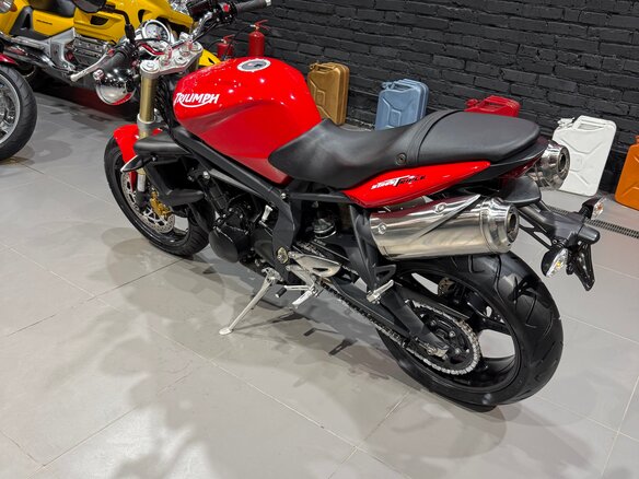 2010 Triumph Street Triple, красный, 465000 рублей - вид 8