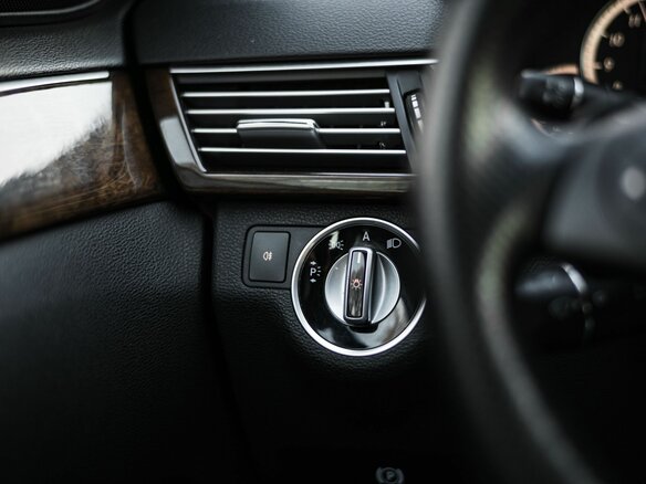2011 Mercedes-Benz E-Класс 200 IV (W212, S212, C207), чёрный, 1290000 рублей - вид 11