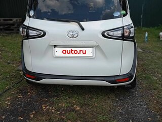2020 Toyota Sienta II Рестайлинг, белый, 1555000 рублей, вид 4