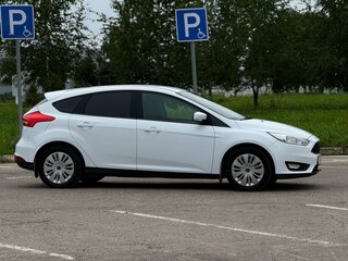 2017 Ford Focus III Рестайлинг, белый, 815000 рублей, вид 3