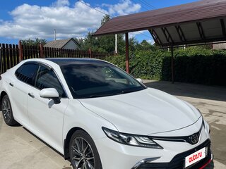 2021 Toyota Camry VIII (XV70) Рестайлинг, белый, 3545000 рублей, вид 2