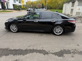 2018 Toyota Camry VIII (XV70), чёрный, 2600000 рублей, вид 3