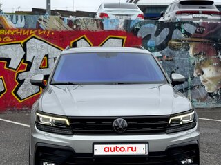 2018 Volkswagen Tiguan II, серебристый, 2800000 рублей, вид 1