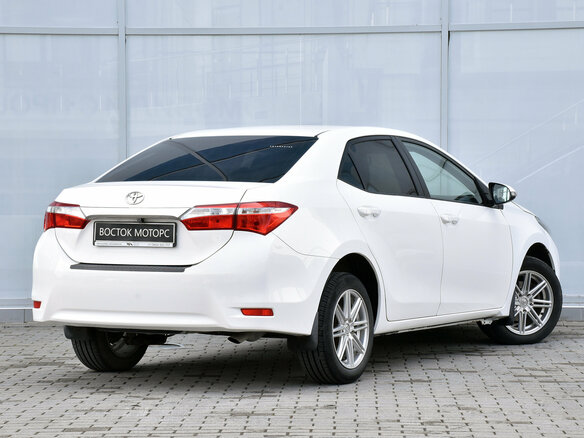2013 Toyota Corolla XI (E160, E170, E180), белый, 1150000 рублей - вид 1