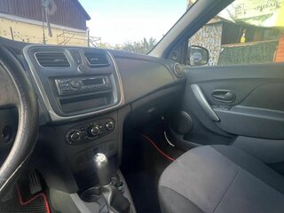 2017 Renault Logan II, белый, 485000 рублей, вид 4