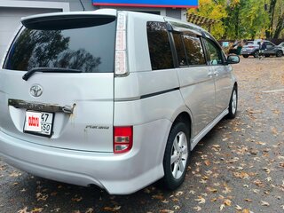 2005 Toyota ISis I, серебристый, 830000 рублей, вид 2