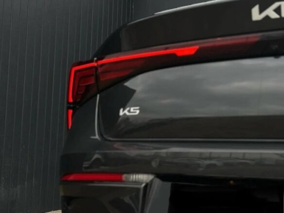 2023 Kia K5 III Рестайлинг, чёрный, 2960000 рублей - вид 10