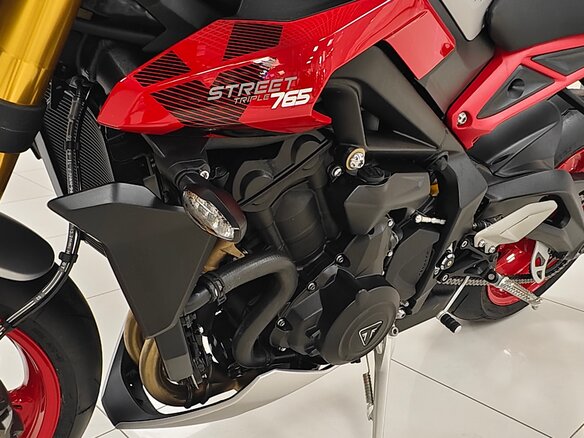 2026 Triumph Street Triple, серый, 1580000 рублей - вид 19