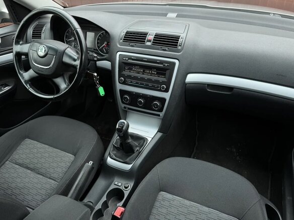 2011 Skoda Octavia II (A5) Рестайлинг, серый, 648000 рублей - вид 8