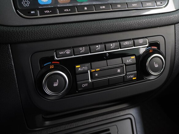 2014 Volkswagen Tiguan I Рестайлинг, коричневый, 1249000 рублей - вид 12