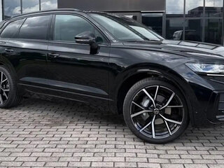 2025 Volkswagen Touareg III Рестайлинг, чёрный, 7700000 рублей, вид 2