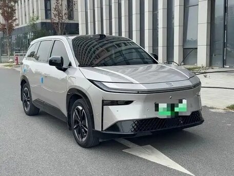 2025 Toyota bZ3X 58.3 kWh, серый, 2580500 рублей, вид 3