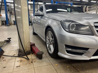2011 Mercedes-Benz C-Класс 200 III (W204) Рестайлинг, серебристый, 1400000 рублей, вид 5