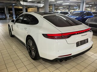 2022 Porsche Panamera 4 II Рестайлинг, белый, 12500000 рублей, вид 4