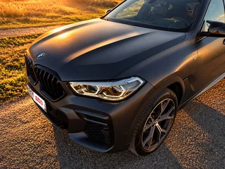 2022 BMW X6 30d III (G06), серый, 8300000 рублей, вид 2