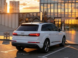 2022 Audi Q7 55 TFSI II (4M) Рестайлинг, белый, 4100000 рублей, вид 3