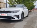 2019 Kia Optima IV Рестайлинг, белый, 1550000 рублей - вид 2
