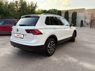 2018 Volkswagen Tiguan II, белый, 1890000 рублей, вид 2