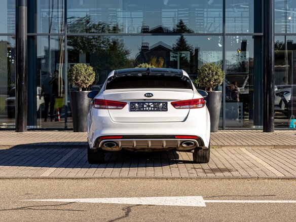 2017 Kia Optima IV, белый, 1695000 рублей - вид 4