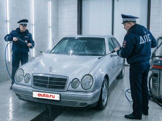 1998 Mercedes-Benz E-Класс 240 II (W210, S210), серебристый, 267000 рублей, вид 3