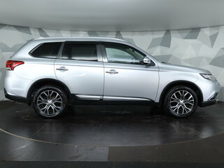 2018 Mitsubishi Outlander III Рестайлинг 2, серебристый, 1731000 рублей, вид 4