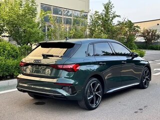 2023 Audi A3 Sportback 35 TFSI IV (8Y), зелёный, 2165000 рублей, вид 2