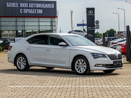 2019 Skoda Superb III, белый, 1825000 рублей, вид 3
