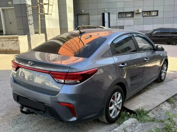 2018 Kia Rio IV, серый, 800000 рублей - вид 3
