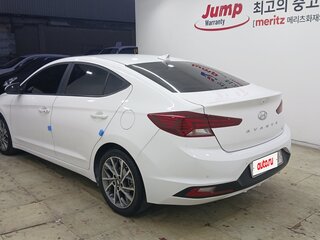 2019 Hyundai Avante VI Рестайлинг, белый, 1350000 рублей, вид 4