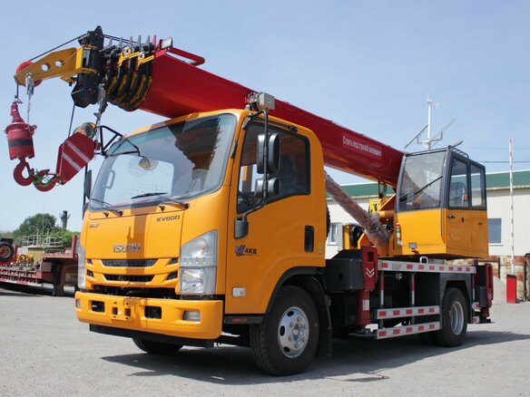 2026 Isuzu Автокран, золотистый, 7900000 рублей - вид 1