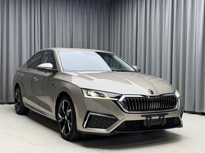Открыть фотографии: Skoda Octavia IV (A8)
