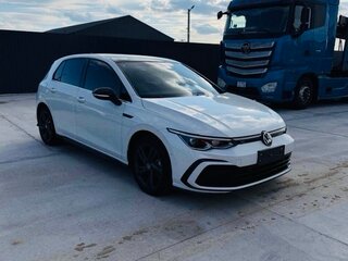 2022 Volkswagen Golf VIII, белый, 1800000 рублей, вид 2