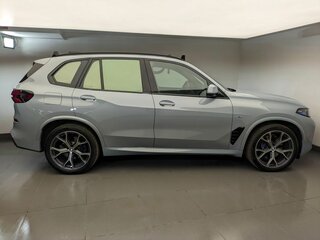 2025 BMW X5 40i IV (G05/G18) Рестайлинг, серый, 14100000 рублей, вид 5