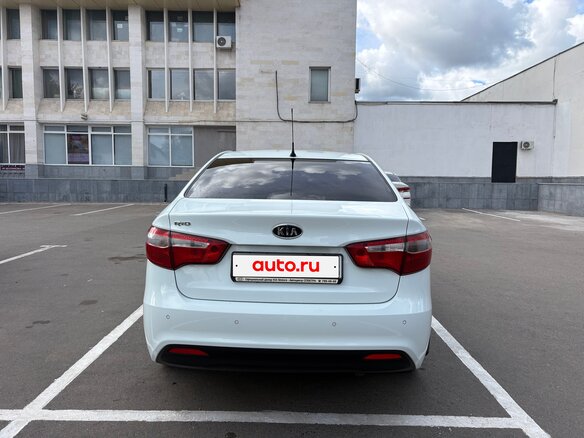 2012 Kia Rio 4-speed III, белый, 870000 рублей - вид 2