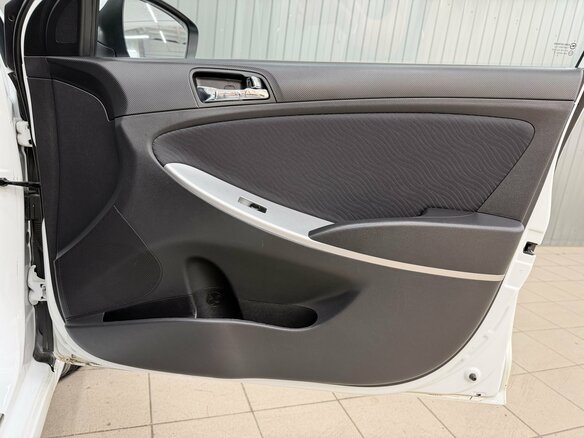2013 Hyundai Solaris I, белый, 760000 рублей - вид 13