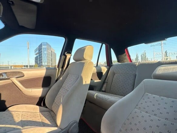 2005 Volkswagen Pointer, красный, 500000 рублей - вид 5