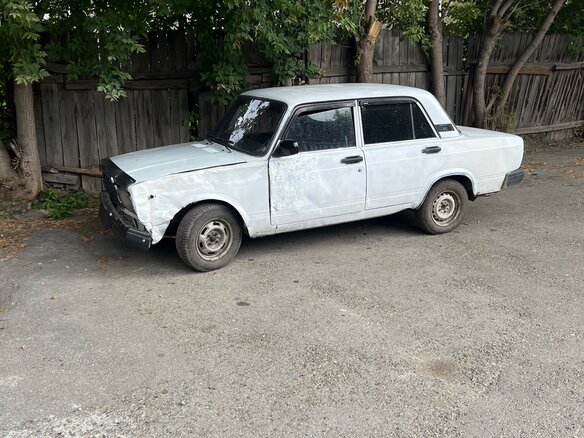 2004 Lada (ВАЗ) 2107, белый - вид 1