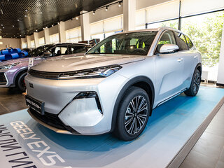 2026 Geely EX5 Гибрид EM-R, серебристый, 3829990 рублей, вид 1