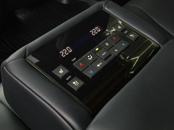 2020 Lexus LX 570 III Рестайлинг 2, белый, 8830000 рублей - вид 33
