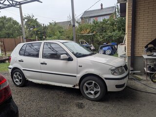 2001 Volkswagen Polo III Рестайлинг, белый, 160000 рублей, вид 3